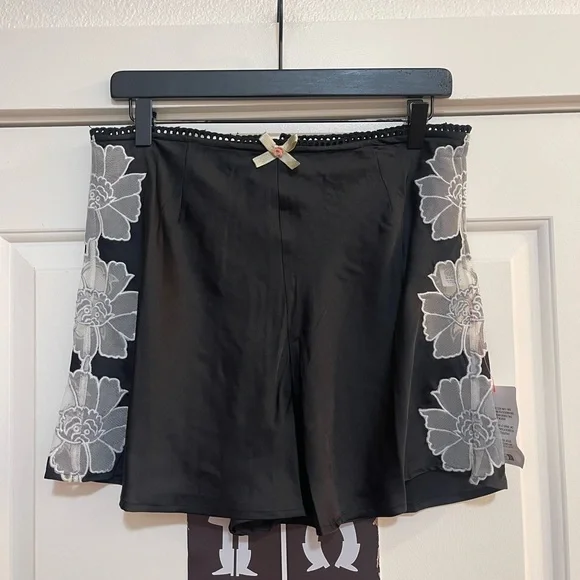 Reclaimed Vintage Satin lingerie shorts - Picture 3 of 8